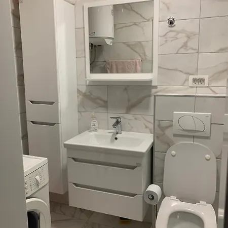 Stan Na Glavnom Trgu Uz Rijeku * Siroki Brijeg