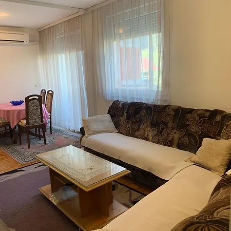 Apartment Stan Na Glavnom Trgu Uz Rijeku